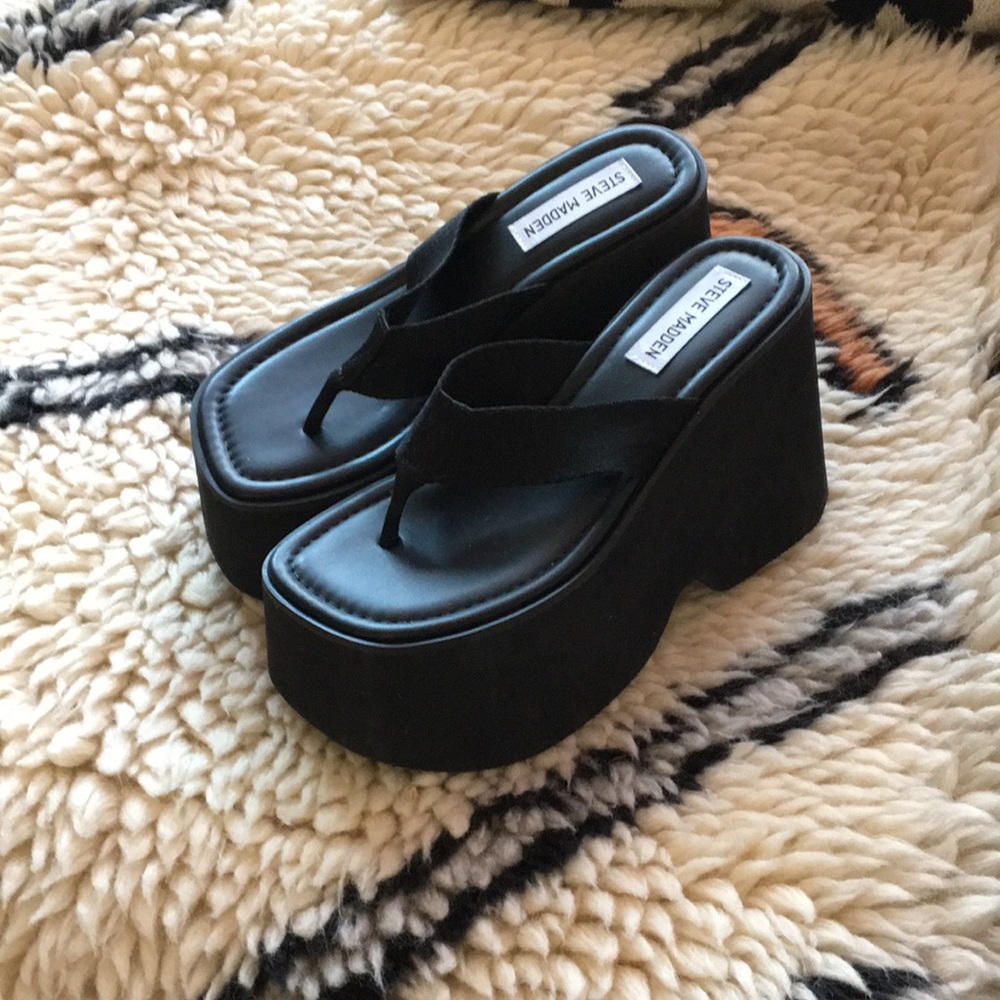 Steve Madden Gwen Platform Sandal in Black Size 6